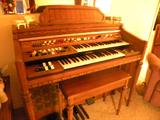 Living Room:
Yamaha Organ, bench, sheets and sheets of music....The owner was a very talented church organist.....Boxes and boxes of tapes, cd's,
books, etc., etc..