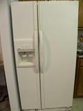 Kenmore, White side by side Refrigerator w/ice maker will be sold at this ESTATE Sale...Come take a look....GREAT Prices.....
STILL FOR SALE AS OF FRIDAY AFTER CLOSE OF SALE....COME STATURDAY A.M. TO VIEW THIS BARGAIN REF...... 394-8903