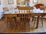 Antique, Oak Dining Room Table, 1 leaf and 4 matching chairs...
Simply Beautiful!!.... A Must See