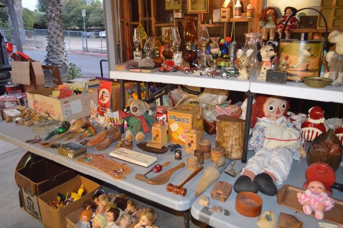 Lots of old toys, dolls, collectibles, vintage Christmas lighting