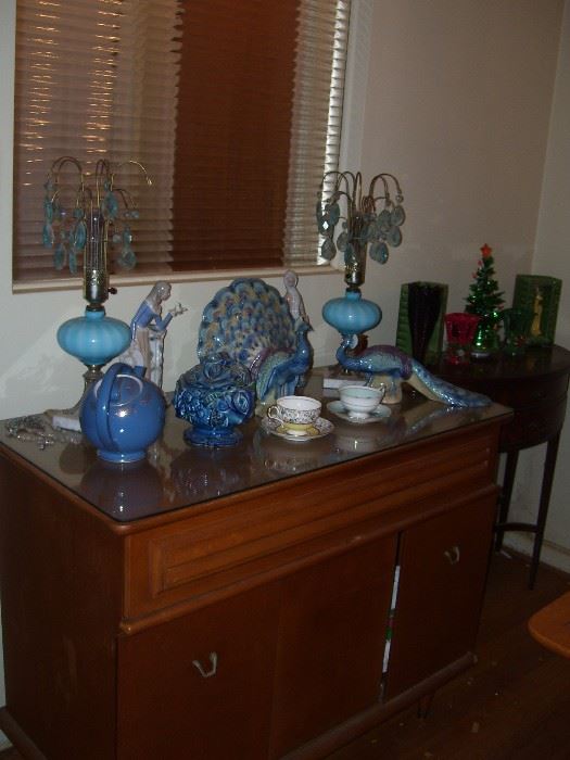 Matching buffet, Fenton lamps and other collectibles.