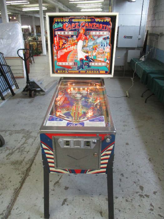 1976 BALLY CAPTAIN AMERICA PINBALL MACHINE, WORKING CONDITION