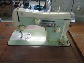 SEWING MACHINE