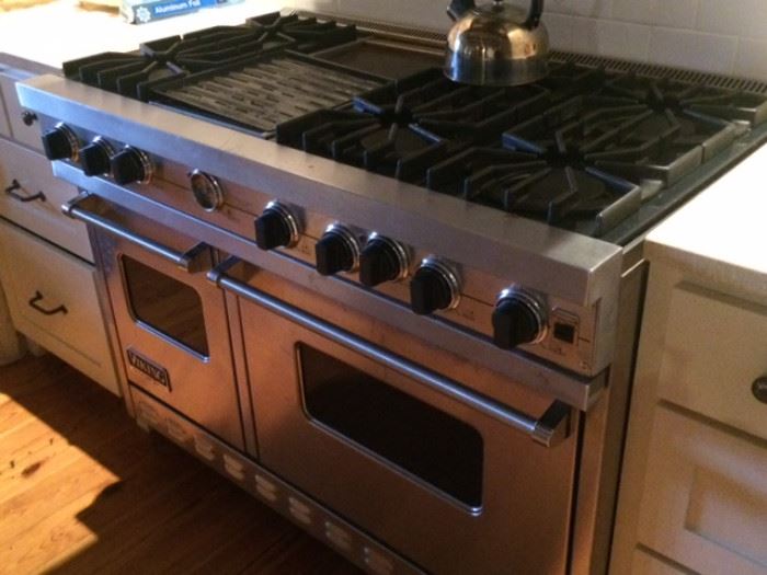 Viking Professional 48" stove with 6 Burners and grill