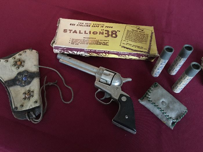 Nicolas toys Stallion 38 six shooter cap gun with holster and caps