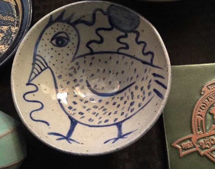 gray pottery and blue glaze chickens