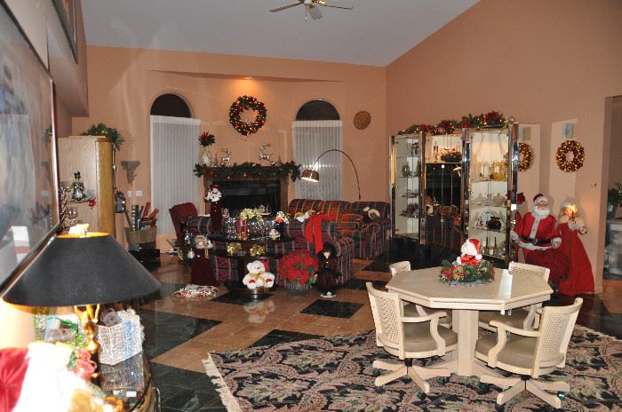 Very large family room for shopping!