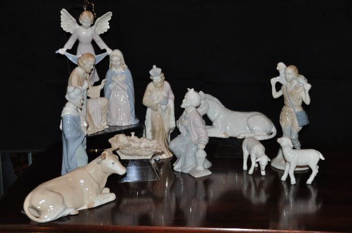 RR Roman Valencia Porcelain Nativity Scene