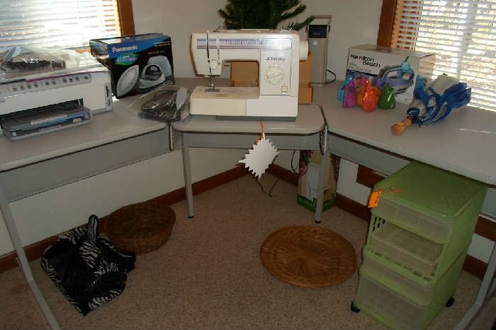 craft/sewing table/desk & Kenmore sewing machine
