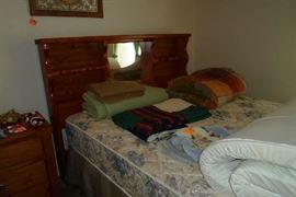 queen bed w/wood headboard