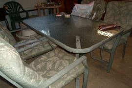 patio table w/4 chairs