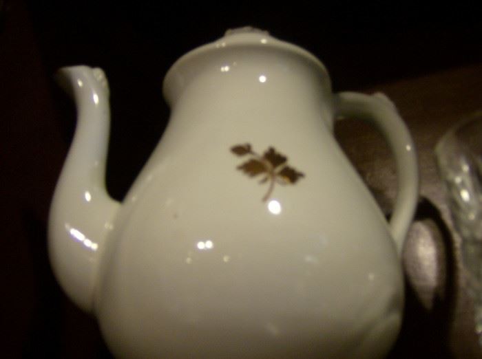 Tea Leaf ironstone coffee pot 