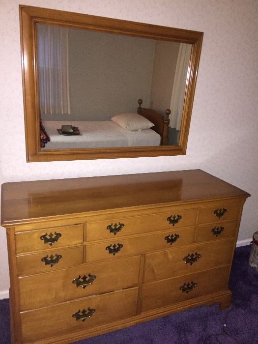 Flawless dresser and mirror  Willet