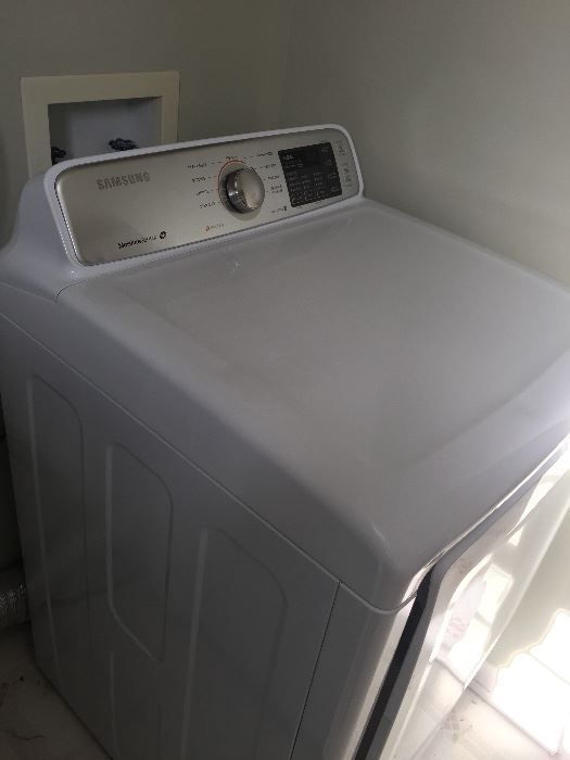 SAMSUNG high capacity dryer (almost brand new)