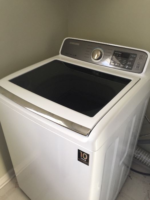 SAMSUNG high capacity washer (almost brand new)