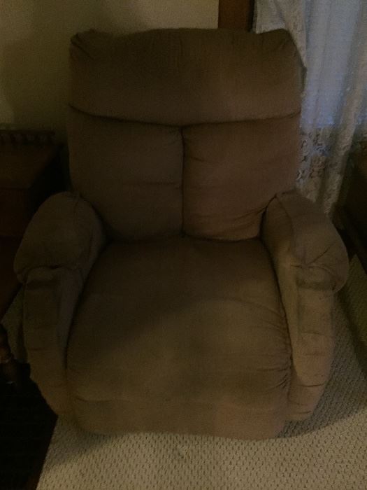 Lift chair in good working condition $100.