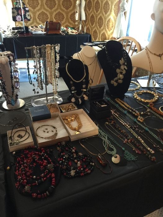 Large selection vintage jewelry