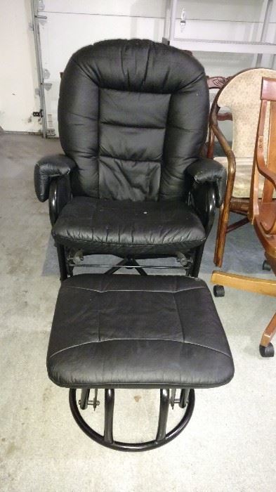 Swivel chair with ottoman