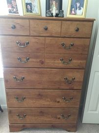 Pain chest of drawers