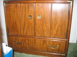 DR Liquor cabinet/linen cabinet