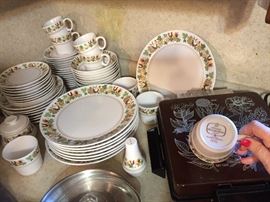 Noritake Progressive "Homecoming" Rooster Dinnerware