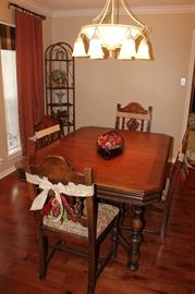 dinning table with four chairs