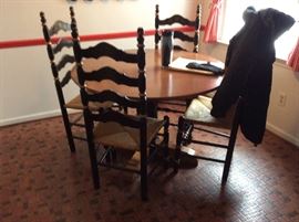 Hitchcock dinette table, 1leaf and 5 chairs