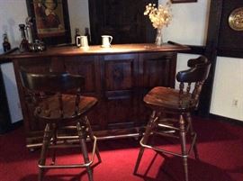 Beautiful solid wood portable bar and stools believed to be Ethan Allen