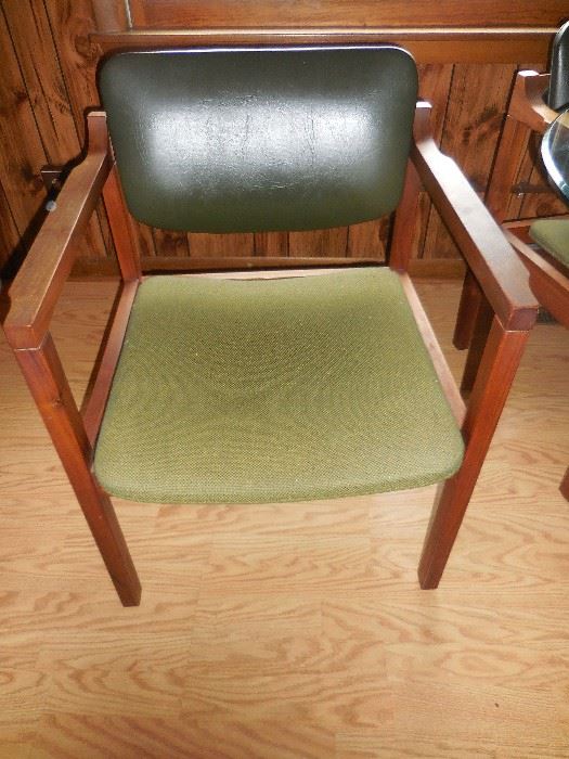 Mid Century Stowe Davis Arm Chair..Great Condition !