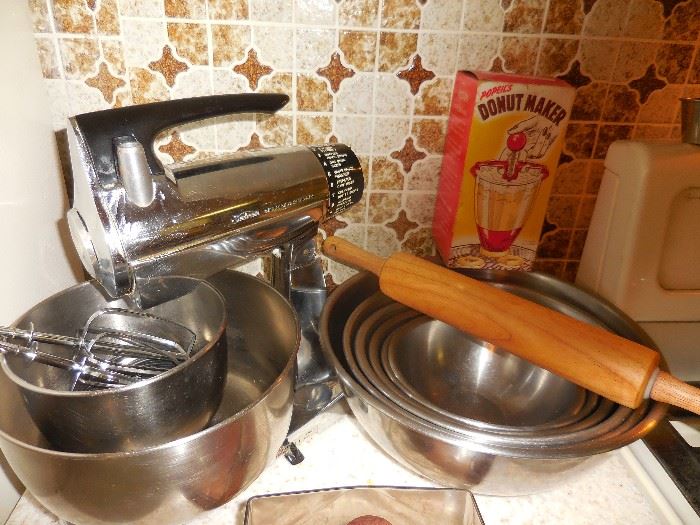 Sunbeam Stainless Mix Master. LARGE Stainless Mixing Bowl Set