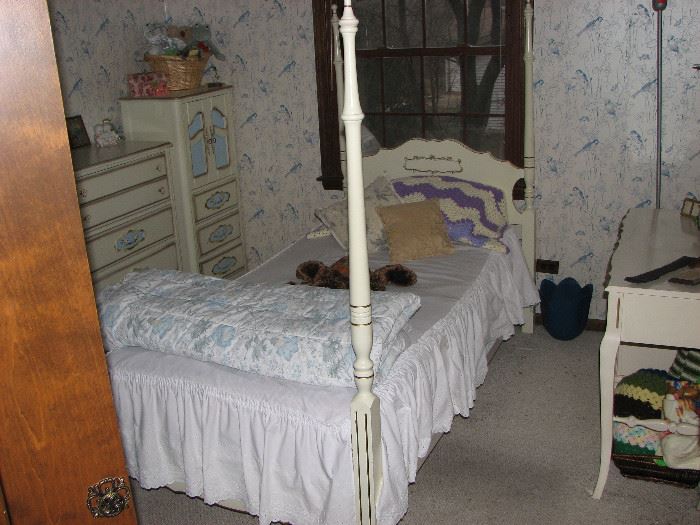 Italian provincial bedroom set
