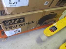 WEBER PLATINUM GRILL IN BOX PHOTO