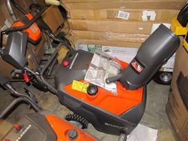 ITEM # 12- NEW COND. HUSQAVARNA  ST 131 SNOW BLOWER RETAIL $600.00    BUY IT NOW PRICE $290.00 