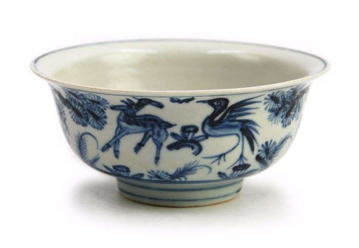 A SMALL BLUE AND WHITE BOWL, MING DYNASTY (1368–1644) 