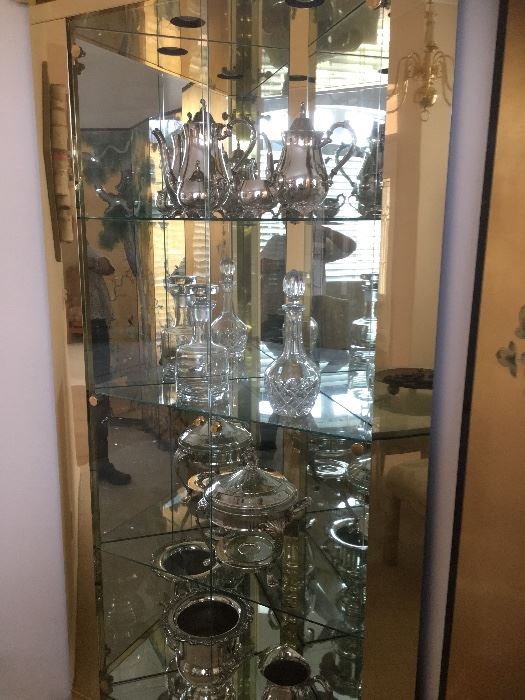 Glass Vitrine/Numerous Silver-plated pieces