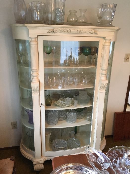 Display cabinet with curved glass.