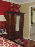 ALMOST NEW AND IN EXCELLENT CONDITION RHODES FURNITURE 6 PIECE MASTER BEDROOM FURNITURE-CHIFFOROBE
