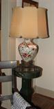 ANTIQUE CHINESE FAMILLE ROSE PORCELAIN GINGER JAR LAMP WITH BRONZE BASE