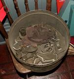 ANTIQUE COOKIE CUTTERS AND VARIOUS METAL ANIMALS