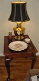 CHERRY QUEEN ANNE STYLE END TABLE WITH BRASS LAMP