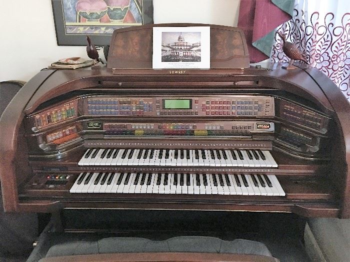 LOWREY Organ 