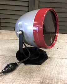 Kodak model 1a darkroom lamp fully functional comes with one red filter. This lamps makes a great industrial statement for any ones style. Or perhaps you know someone who is a photographer that would enjoy the nostalgic beauty of this really cool lamp!!