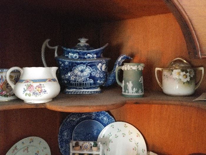 Collectable porcelain and pottery, Staffordshire, wedgewood