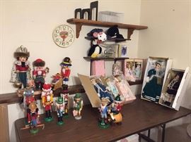 Nut Crackers, Smokers & Dolls