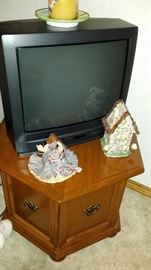 Side Table
TV