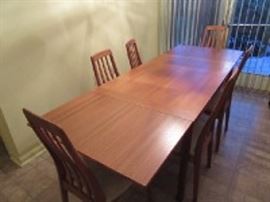 Butterfly leaf table