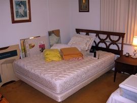 Craftmatic electric adjustable bed, Queen size