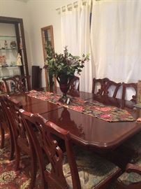 Dining table/8 chairs