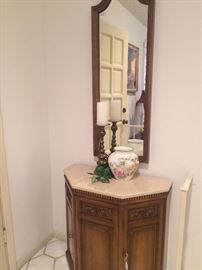 Entry piece with mirror