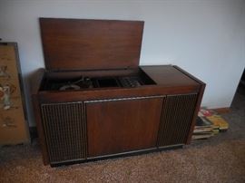 Mid Century Teak RCA Working Stereo/Phonograph Radio.8 Track